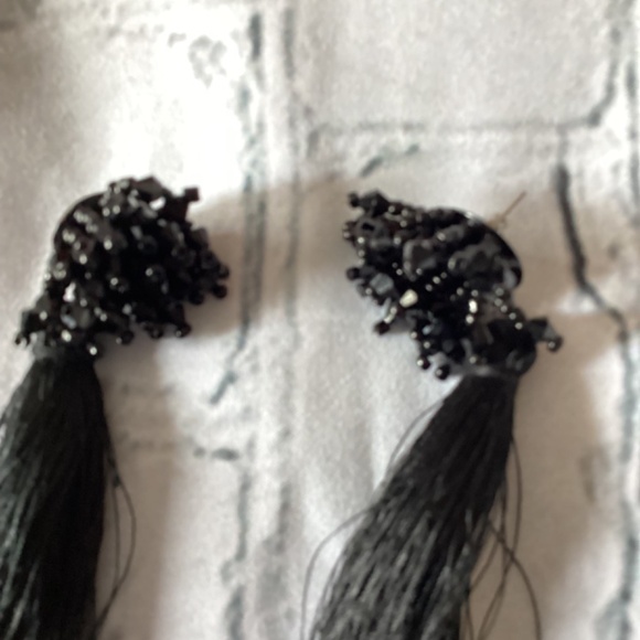 VINTAGE RARE FIND EARRINGS ( PREOWNED) - Picture 2 of 2